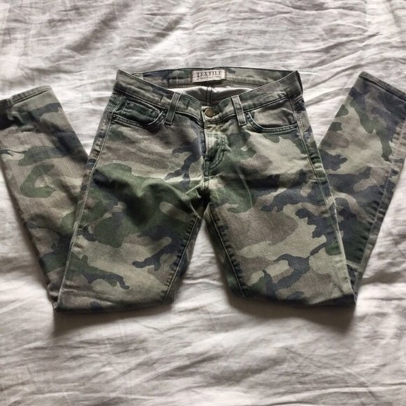 ELIZABETH & JAMES Ozzy Camo Skinny Jeans {C31} - Picture 4 of 11